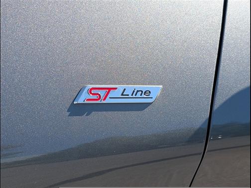 Gray Metallic 2025 Ford Explorer ST-Line