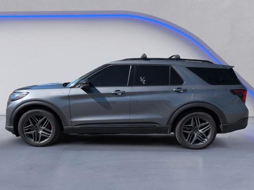 Gray Metallic 2025 Ford Explorer ST-Line