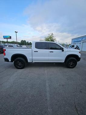 Summit White 2025 Chevrolet Silverado 1500 ZR2