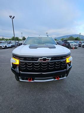 Summit White 2025 Chevrolet Silverado 1500 ZR2