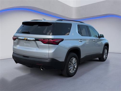 Silver Ice Metallic 2022 Chevrolet Traverse LT Cloth