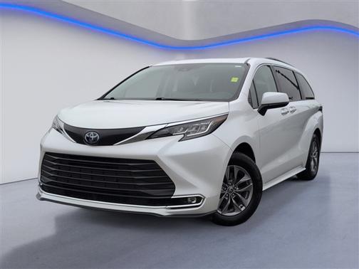 2023 Toyota Sienna XLE