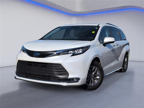 2023 Toyota Sienna XLE