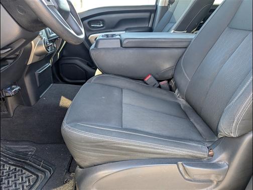 2017 Nissan Titan SV