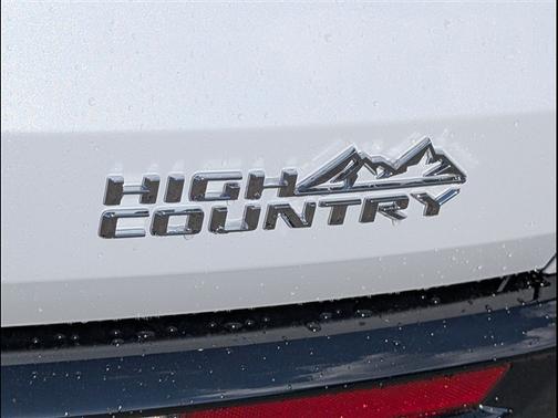 White 2026 Chevrolet Traverse High Country