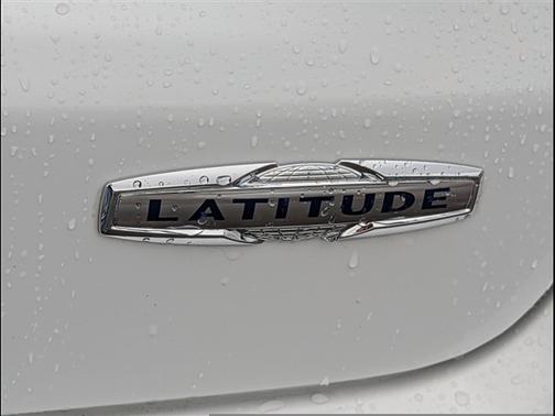 Bright White Clearcoat 2024 Jeep Compass Latitude