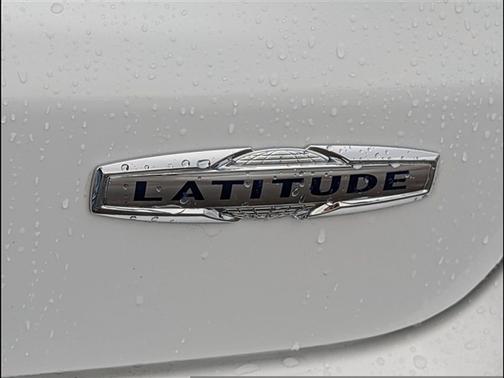 Bright White Clearcoat 2024 Jeep Compass Latitude