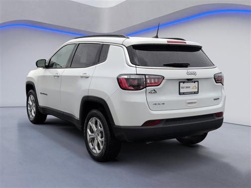 Bright White Clearcoat 2024 Jeep Compass Latitude