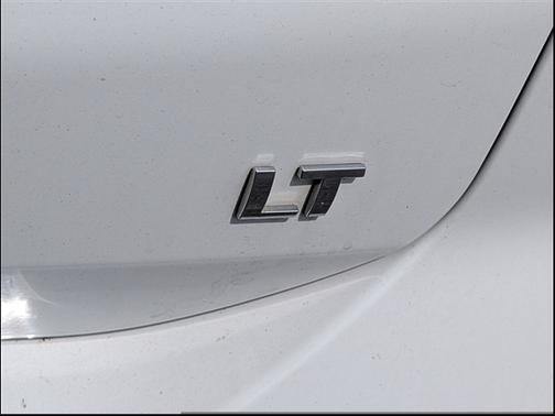 Summit White 2019 Chevrolet Equinox 2LT