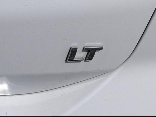Summit White 2019 Chevrolet Equinox 2LT
