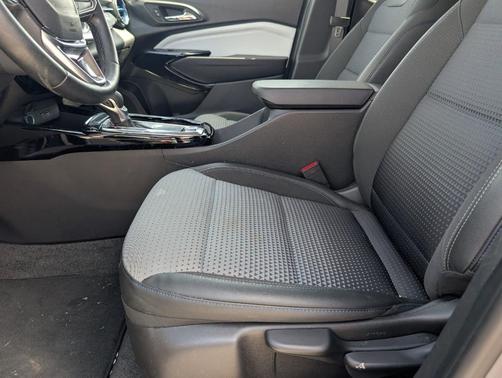 Sterling Gray Metallic 2025 Chevrolet Trax LT