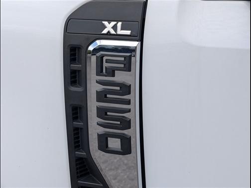 Oxford White 2024 Ford F-250 XL