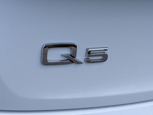 2023 Audi Q5 45 S line quattro Premium