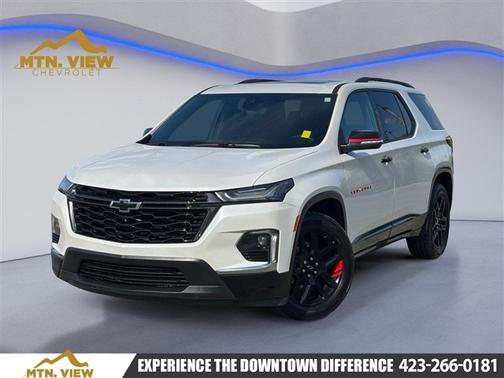 Iridescent Pearl Tricoat 2022 Chevrolet Traverse Premier