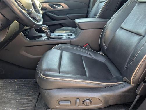 Pearl 2022 Chevrolet Traverse Premier