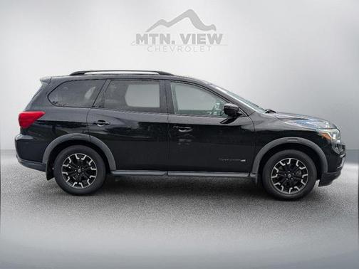 2020 Nissan Pathfinder SV