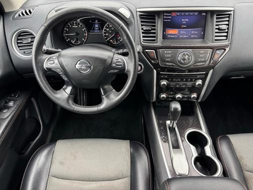 2020 Nissan Pathfinder SV