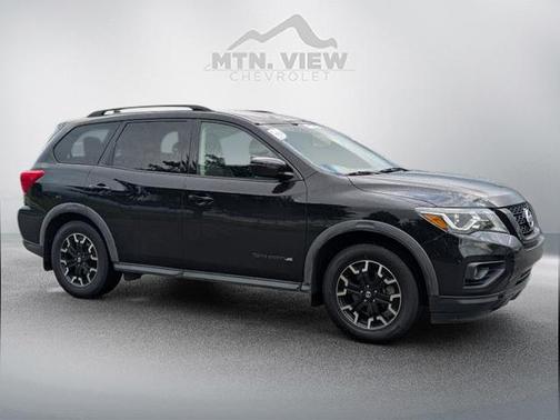 2020 Nissan Pathfinder SV