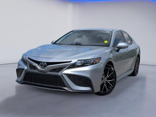 Celestial Silver Metallic 2022 Toyota Camry SE