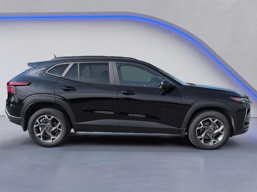 Black Metallic 2024 Chevrolet Trax LT
