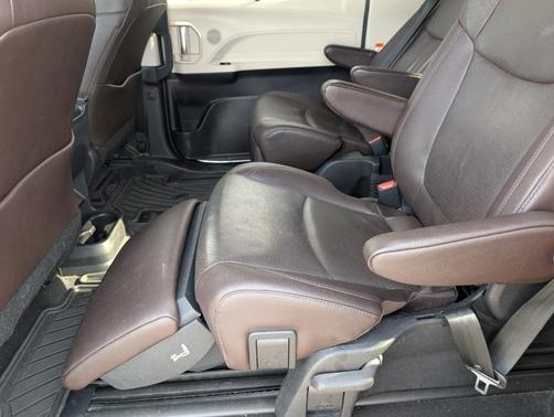 2021 Toyota Sienna 