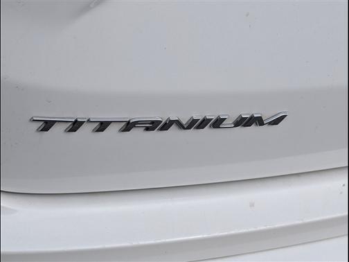 White Metallic 2024 Ford Edge Titanium