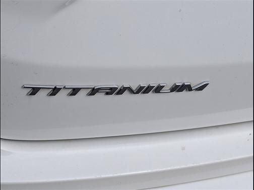 White Metallic 2024 Ford Edge Titanium