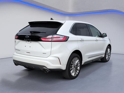 White Metallic 2024 Ford Edge Titanium