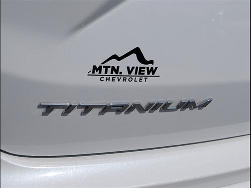 White Metallic 2024 Ford Edge Titanium