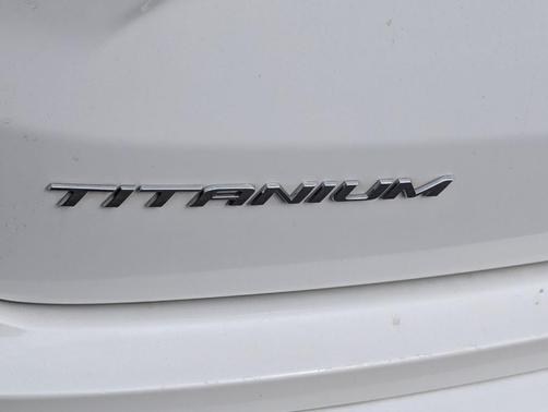 White Metallic 2024 Ford Edge Titanium