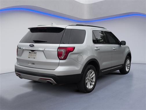 Ingot Silver 2017 Ford Explorer XLT