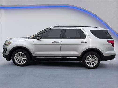 Ingot Silver 2017 Ford Explorer XLT
