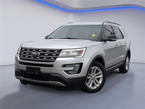 Ingot Silver 2017 Ford Explorer XLT