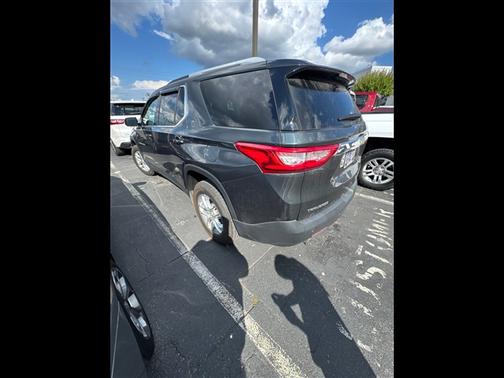 Graphite Metallic 2018 Chevrolet Traverse LT Cloth