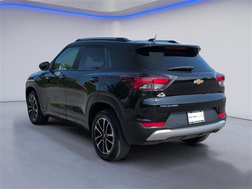 Mosaic Black Metallic 2024 Chevrolet Trailblazer LT