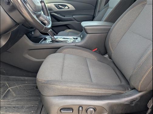 Summit White 2020 Chevrolet Traverse LT Cloth