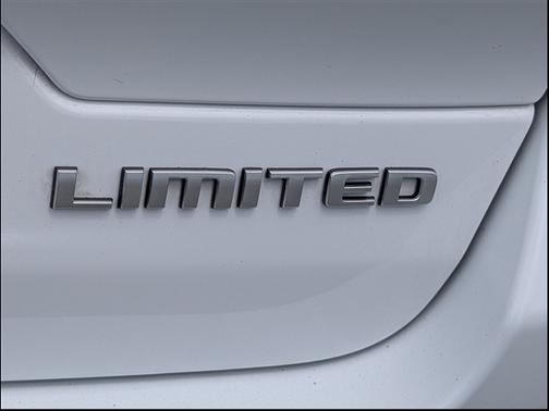 Bright White Clearcoat 2024 Jeep Grand Cherokee Limited