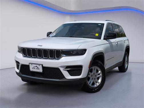 Bright White Clearcoat 2023 Jeep Grand Cherokee Laredo