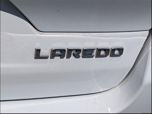 Bright White Clearcoat 2023 Jeep Grand Cherokee Laredo