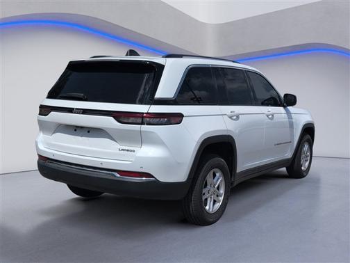 Bright White Clearcoat 2023 Jeep Grand Cherokee Laredo