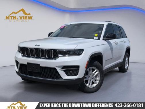 Bright White Clearcoat 2023 Jeep Grand Cherokee Laredo