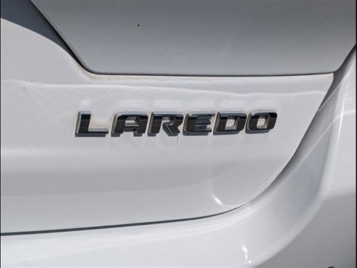 Bright White Clearcoat 2023 Jeep Grand Cherokee Laredo