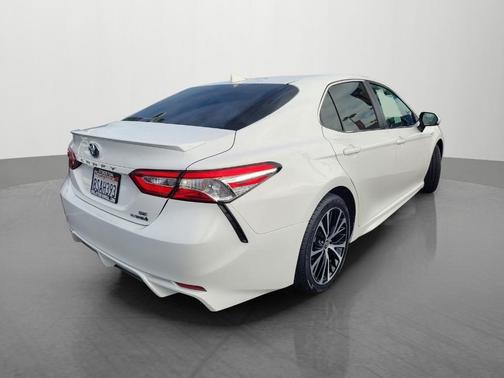 2020 Toyota Camry Hybrid SE