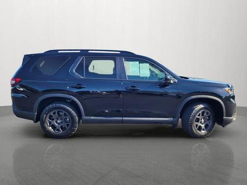 Crystal 2025 Honda Pilot TrailSport