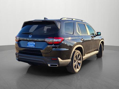 2025 Honda Pilot Sport
