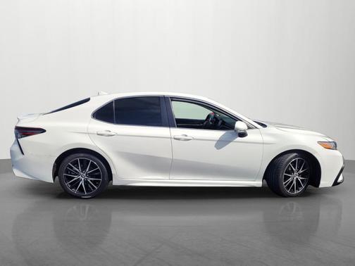 Celestial Silver Metallic 2022 Toyota Camry SE