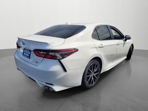 Celestial Silver Metallic 2022 Toyota Camry SE