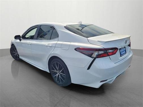 Celestial Silver Metallic 2022 Toyota Camry SE