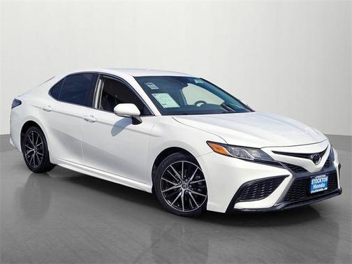Celestial Silver Metallic 2022 Toyota Camry SE