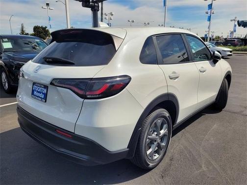 Platinum White Pearl 2026 Honda HR-V LX